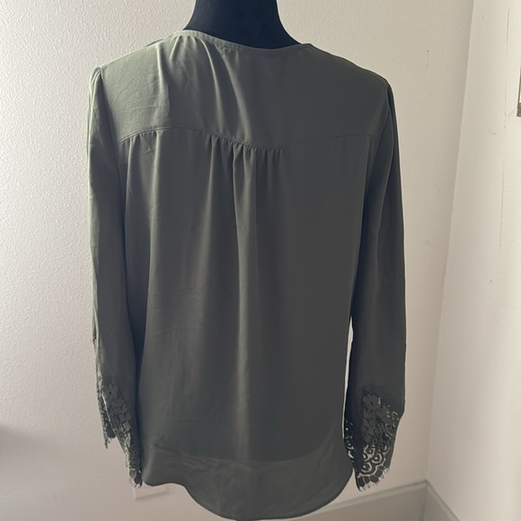IZ Byer olive green Surplice V neck draped hi low 3/4 sleeves lace detailing XL - Picture 2 of 5